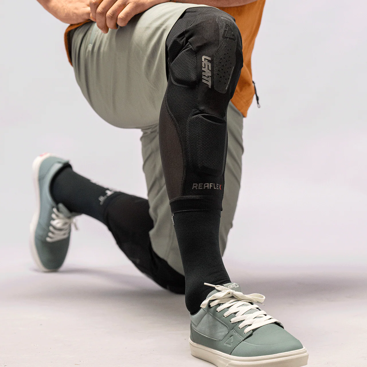 Knee Guard ReaFlex UltraLite EXT - Black - Image 2