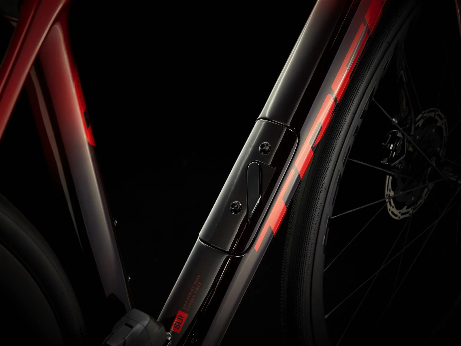 Domane SLR 7 AXS Metallic Red Smoke to Red Carbon Smoke - Image 4
