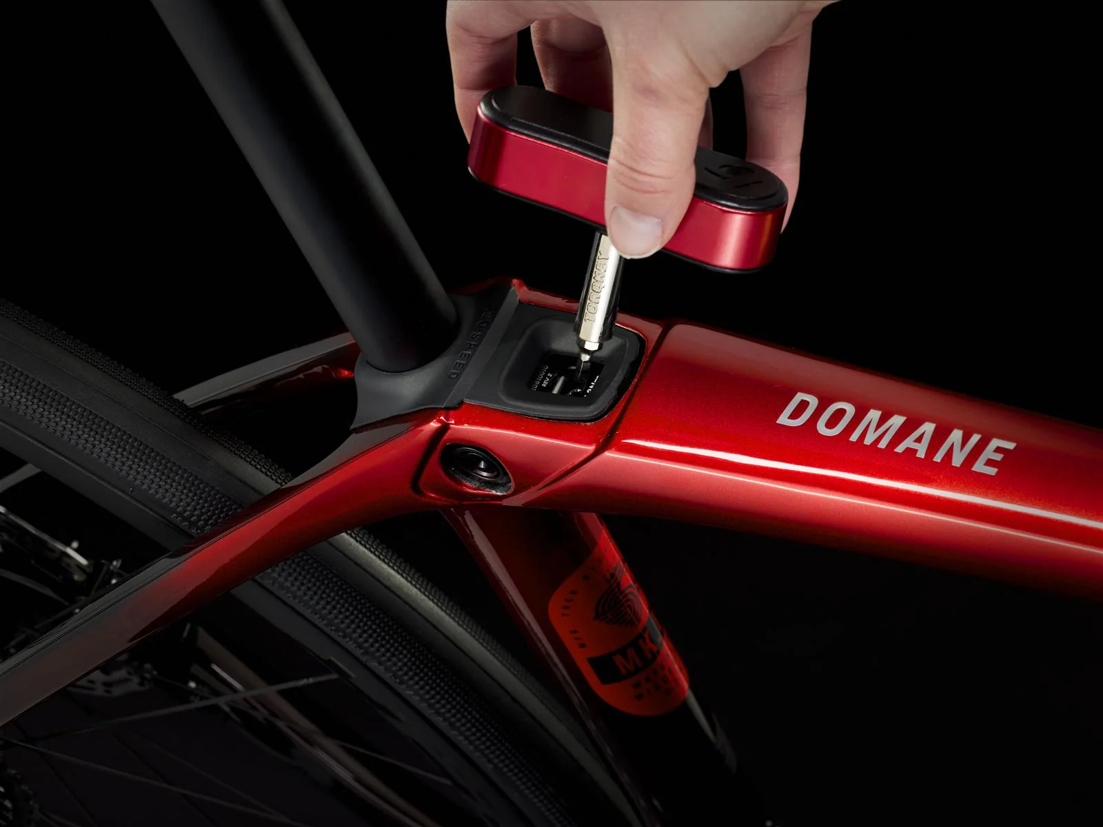 Domane SLR 7 AXS Metallic Red Smoke to Red Carbon Smoke - Image 9
