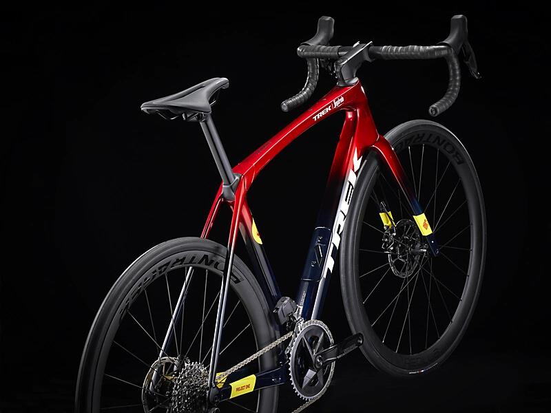 Domane SLR 7 eTap Gen 4 Metallic Red Smoke to Blue Smoke Fade - Image 3