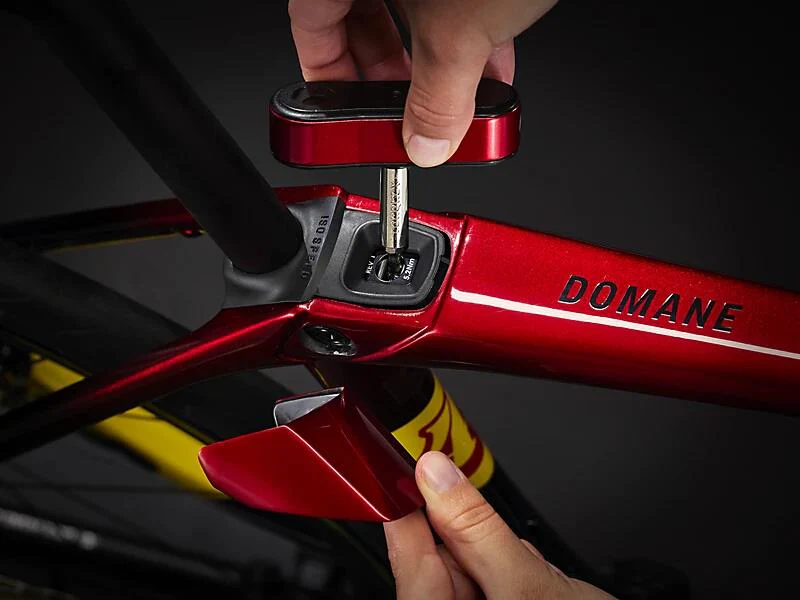 Domane SLR 9 Gen 4 Metallic Red Smoke to Blue Smoke Fade - Image 9