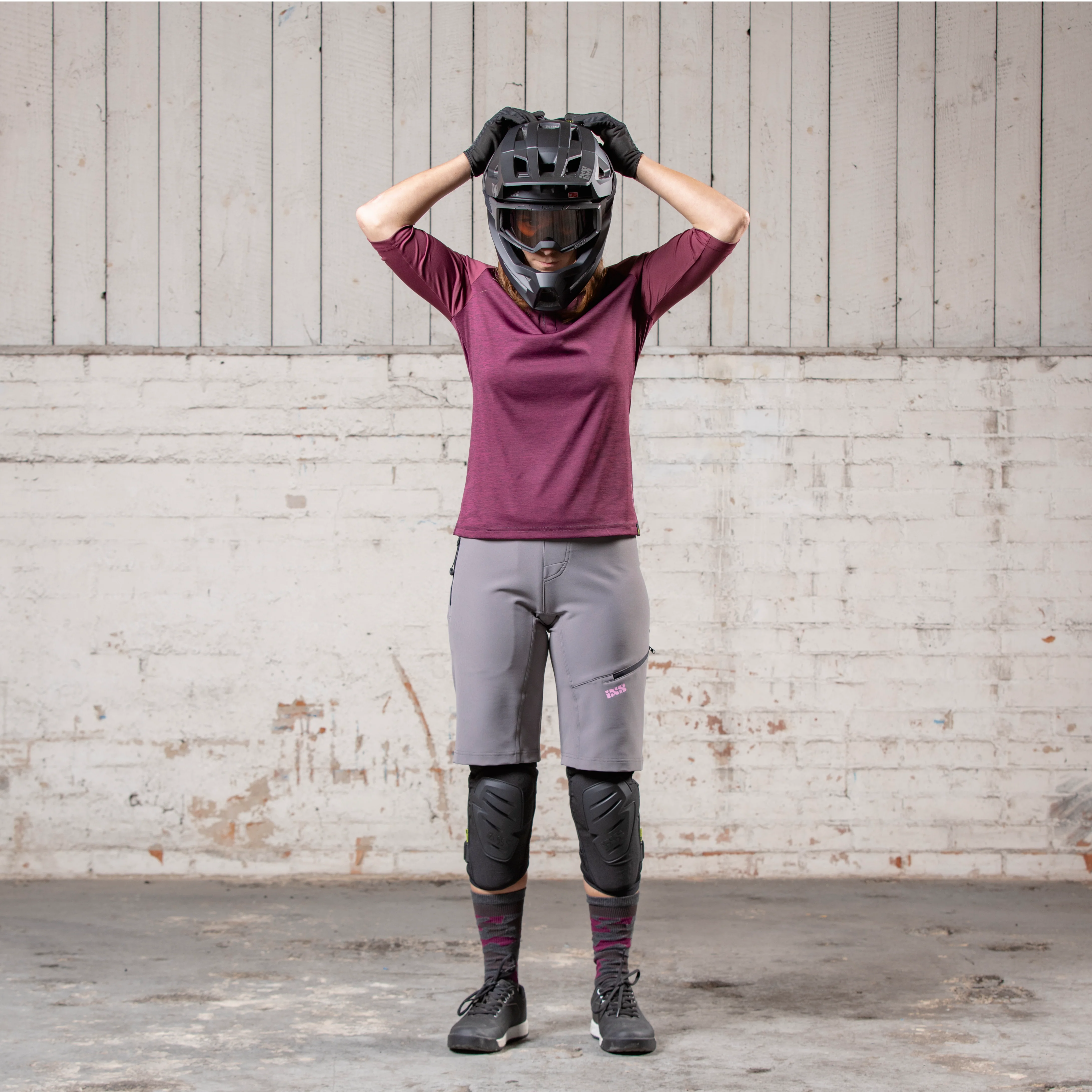 Carve X Women Henley raisin-solid raisin - Image 4