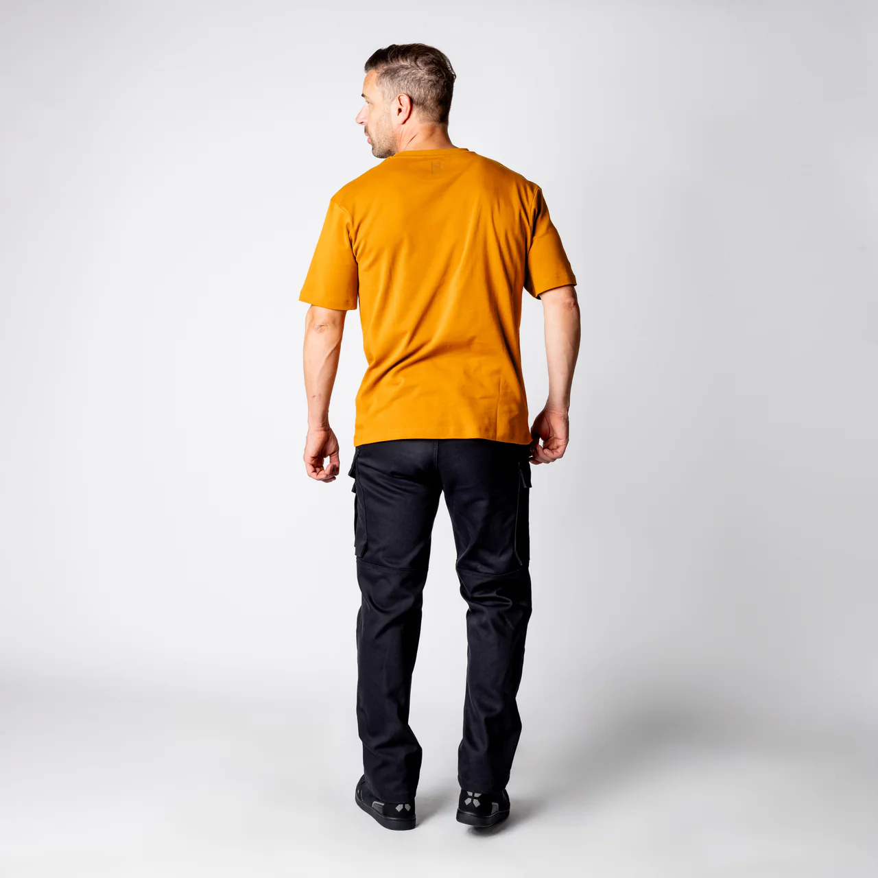 Brand 1.0 Tee - ochre braun - Image 6