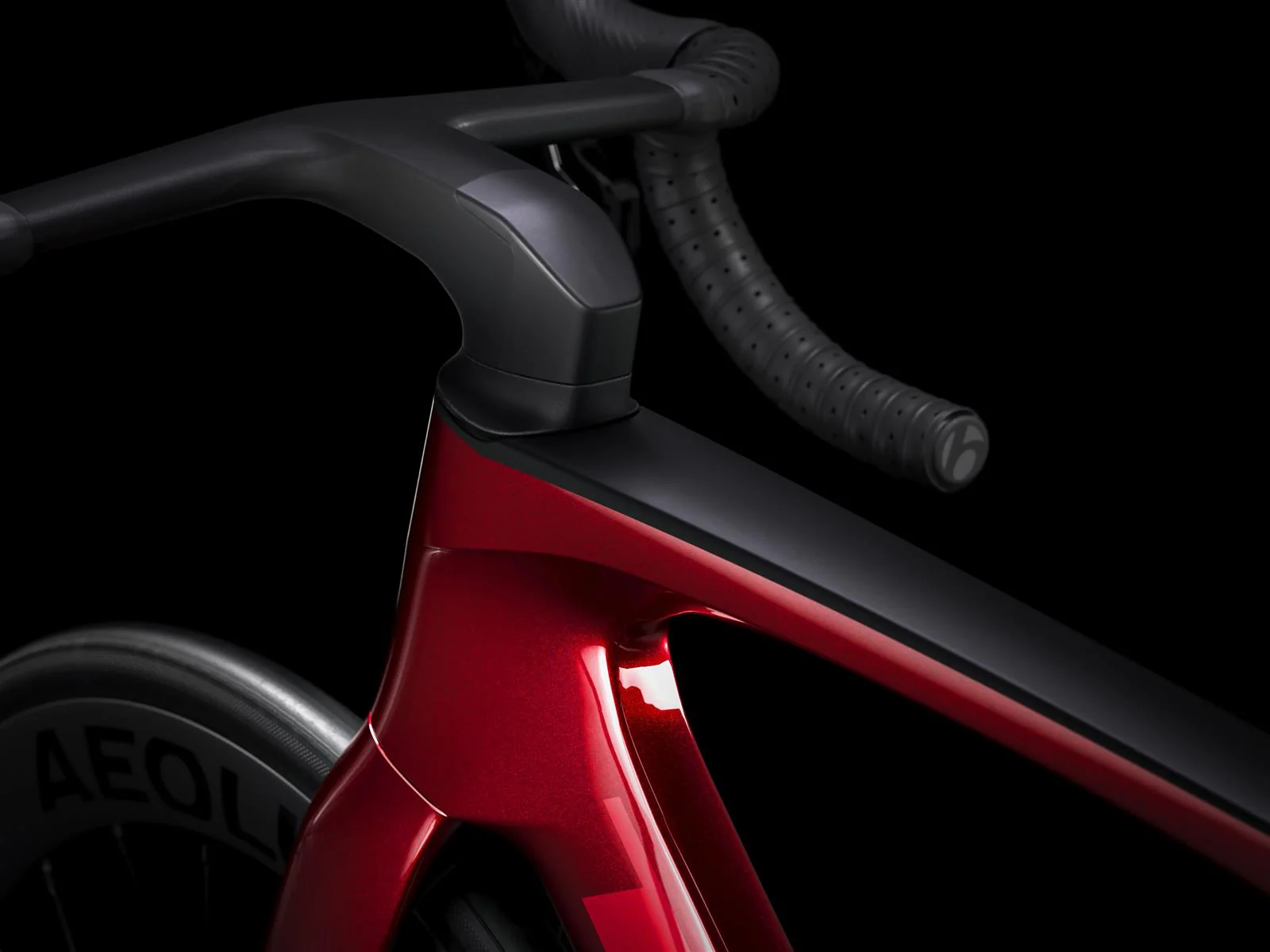 Madone SLR 7 AXS Metallic Red Smoke to Red Carbon Smoke - Image 6