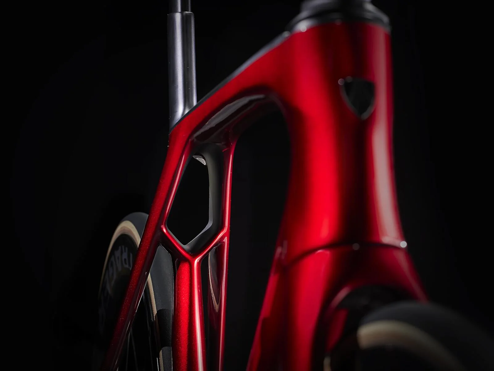 Madone SLR 9 Gen 7 Metallic Red Smoke to Red Carbon Smoke - Image 5