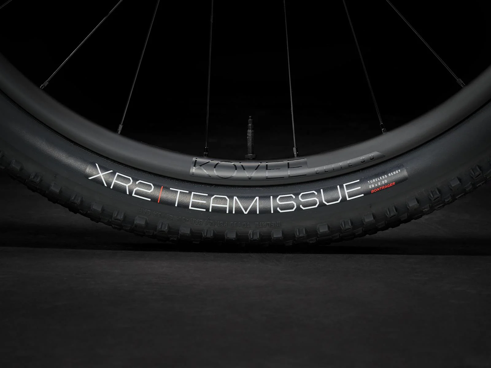 Procaliber 9.7 AXS Carbon Blue Smoke/Deep Dark Blue - Image 7